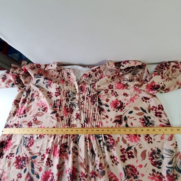 Catherine's Georgette Pintuck Blouse Size 3X Floral Flare Sleeve Lightweight Top - Picture 9 of 14